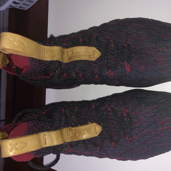 Lebron 15 - Picture 3 of 6